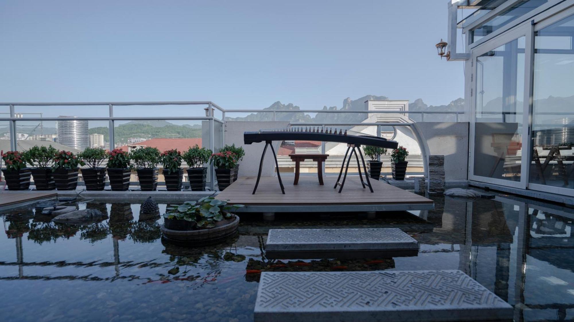 Patio Spring Holiday Inn -- Free Round Trip Pick-Up Service --Panoramic View Of Tianmen Mount Zhangjiajie Exterior foto